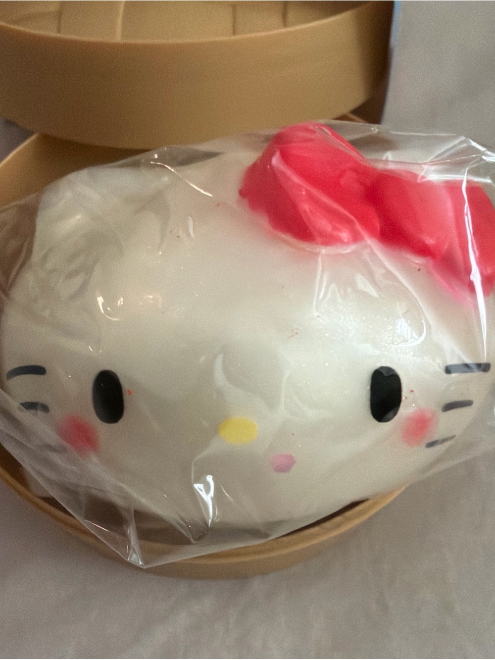 Hello Kitty metallic dumpling  - White with Pink Bow - Picture 8 of 10